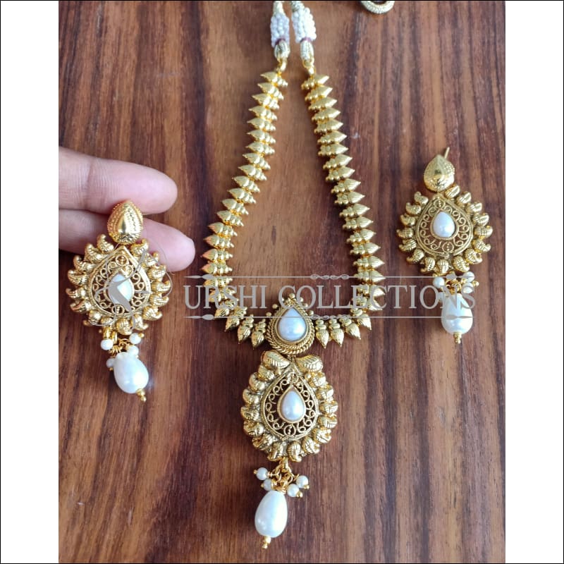 DESIGNER GOLD PLATED NECKLACE SET UTV1317 - WHITE - Necklace Set